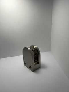 Klämfäste plan Glas 8 mm / 8,76 mm / 10,76 mm Storlek: 45 x 63 mm M8 skruv ingår 1 par gummi ingår. 8 mm gummin används till 8.38 mm glas.