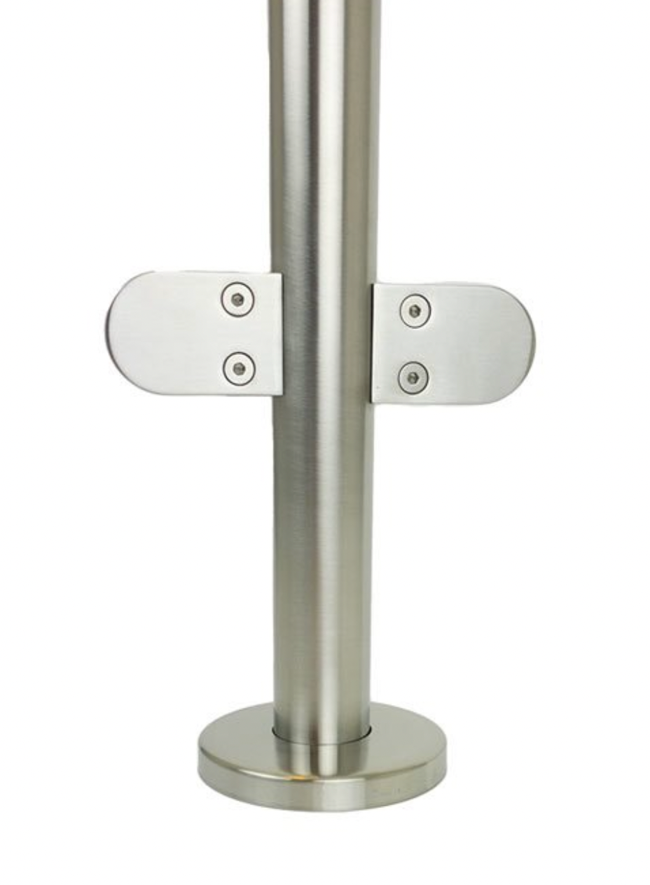 Mitt stolpe inklusiv täcklock KM251 och 4 st klämfästen KM315-316.