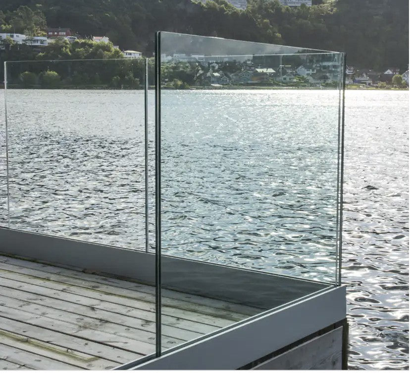 Stolpfria räcken. Pris från 2500 kr/m