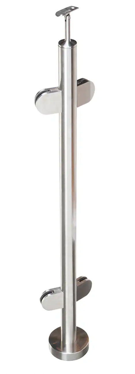 135 grader stolpe inklusiv täcklock KM251,&nbsp;klämfäste KM315-316 och ändlock KM189-316.&nbsp;



Mått:

Stolphöjd: 1100 mm

Höjd hål 1: 180 mm

Höjd hål 2: 980 mm



Artikelnummer: KM840-316

Yta: Satin G320

Kvalitet: 316&nbsp;