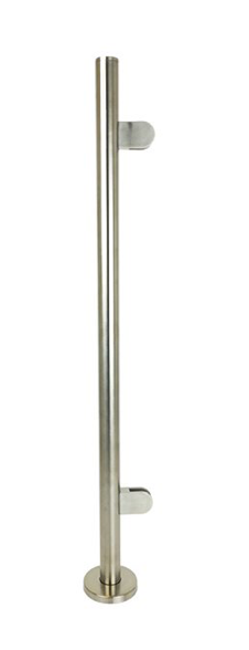 Änd stolpe inklusiv täcklock KM251 och ändlock KM198-316, klämfäste KM315-316 och ändlock KM189-316.&nbsp;

Medföljande gummin till klämfästena passar till 8.38 mm glas. Gummin till andra glastjocklekar vänligen kontakta oss.&nbsp;

Mått:

Stolphöjd: 1100 mm

Höjd hål 1: 180 mm

Höjd hål 2: 980 mm



Artikelnummer: KM811-316

Yta: Satin G32

Kvalitet: 316&nbsp;